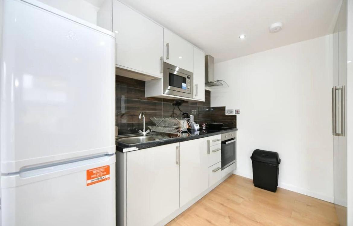Lovely 2 Bedroom Serviced Penthouse Battersea Park Road London Ngoại thất bức ảnh