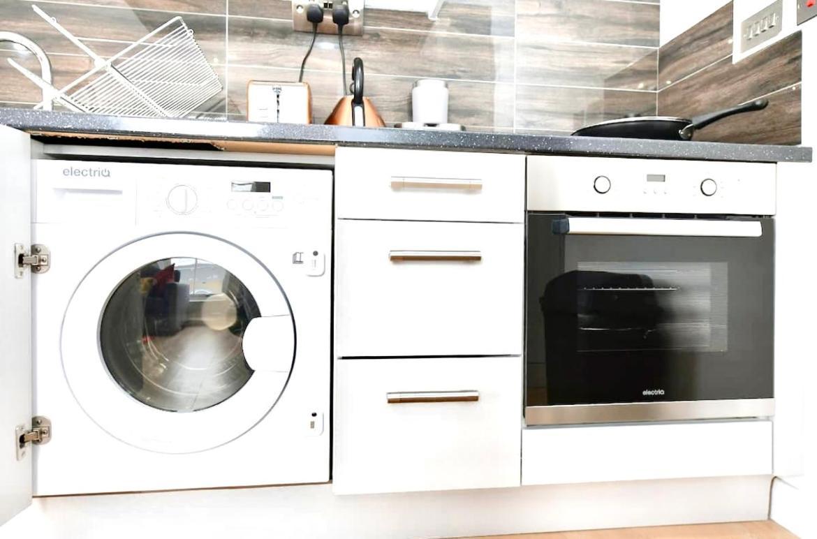 Lovely 2 Bedroom Serviced Penthouse Battersea Park Road London Ngoại thất bức ảnh