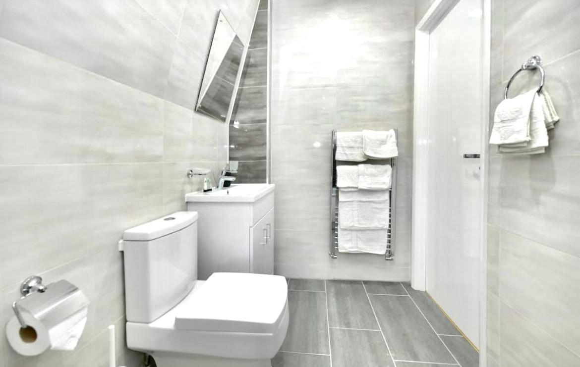 Lovely 2 Bedroom Serviced Penthouse Battersea Park Road London Ngoại thất bức ảnh